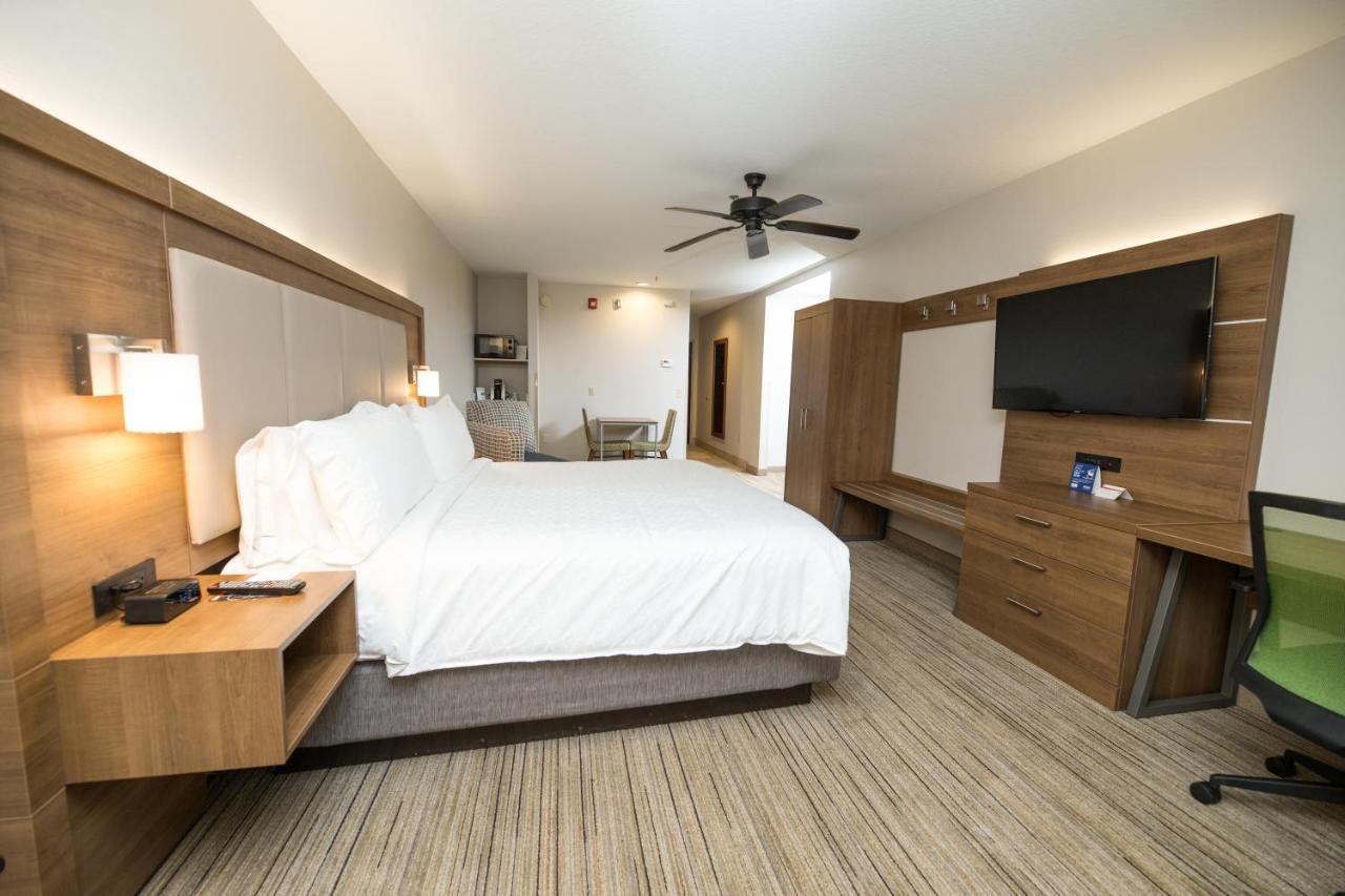 Holiday Inn Express Hotel & Suites Clinton By Ihg Exterior foto