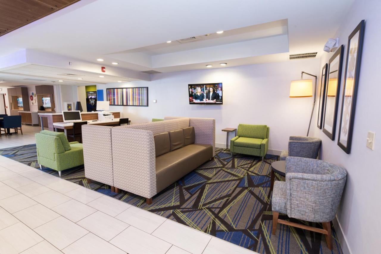 Holiday Inn Express Hotel & Suites Clinton By Ihg Exterior foto