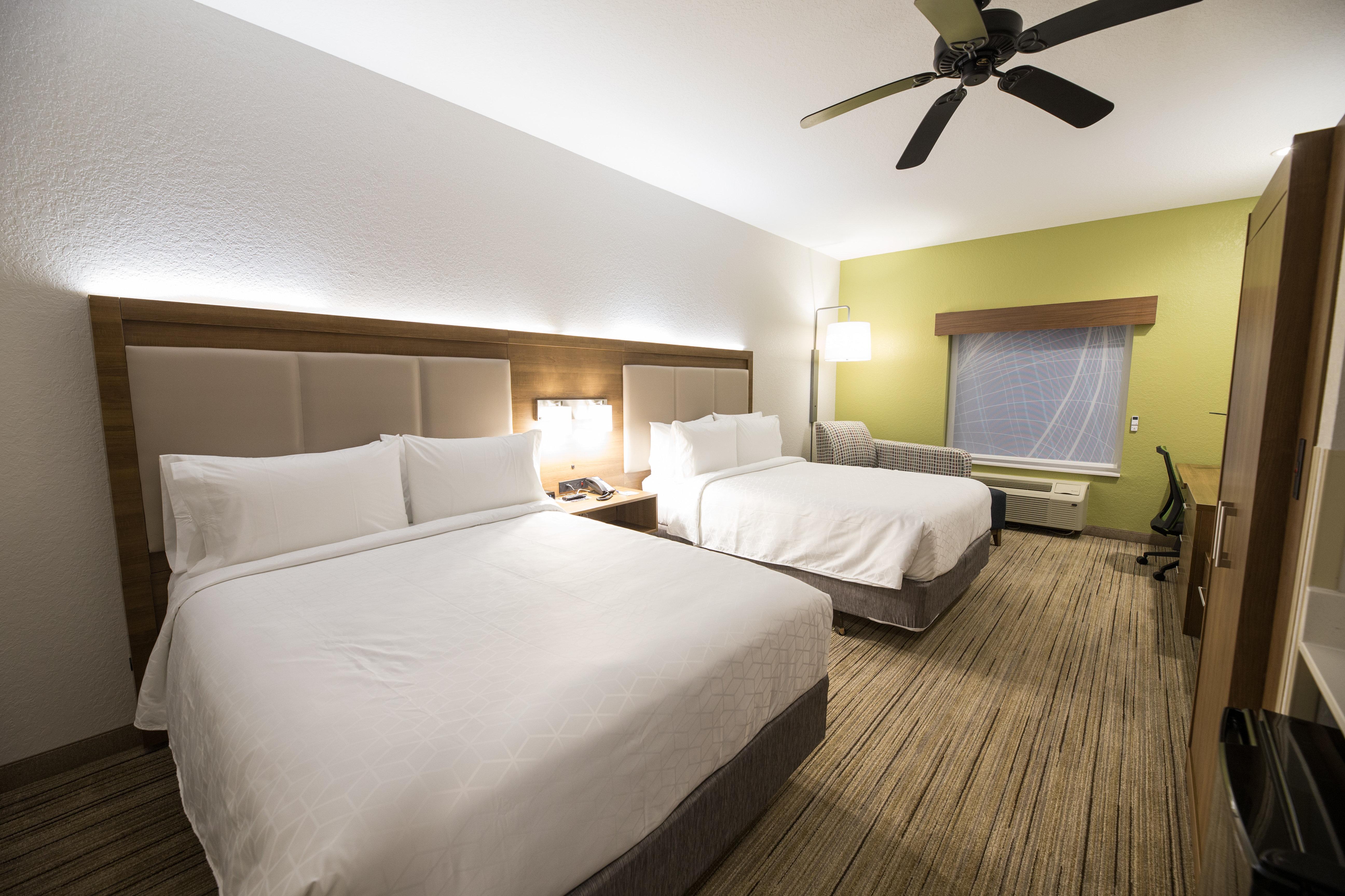 Holiday Inn Express Hotel & Suites Clinton By Ihg Exterior foto
