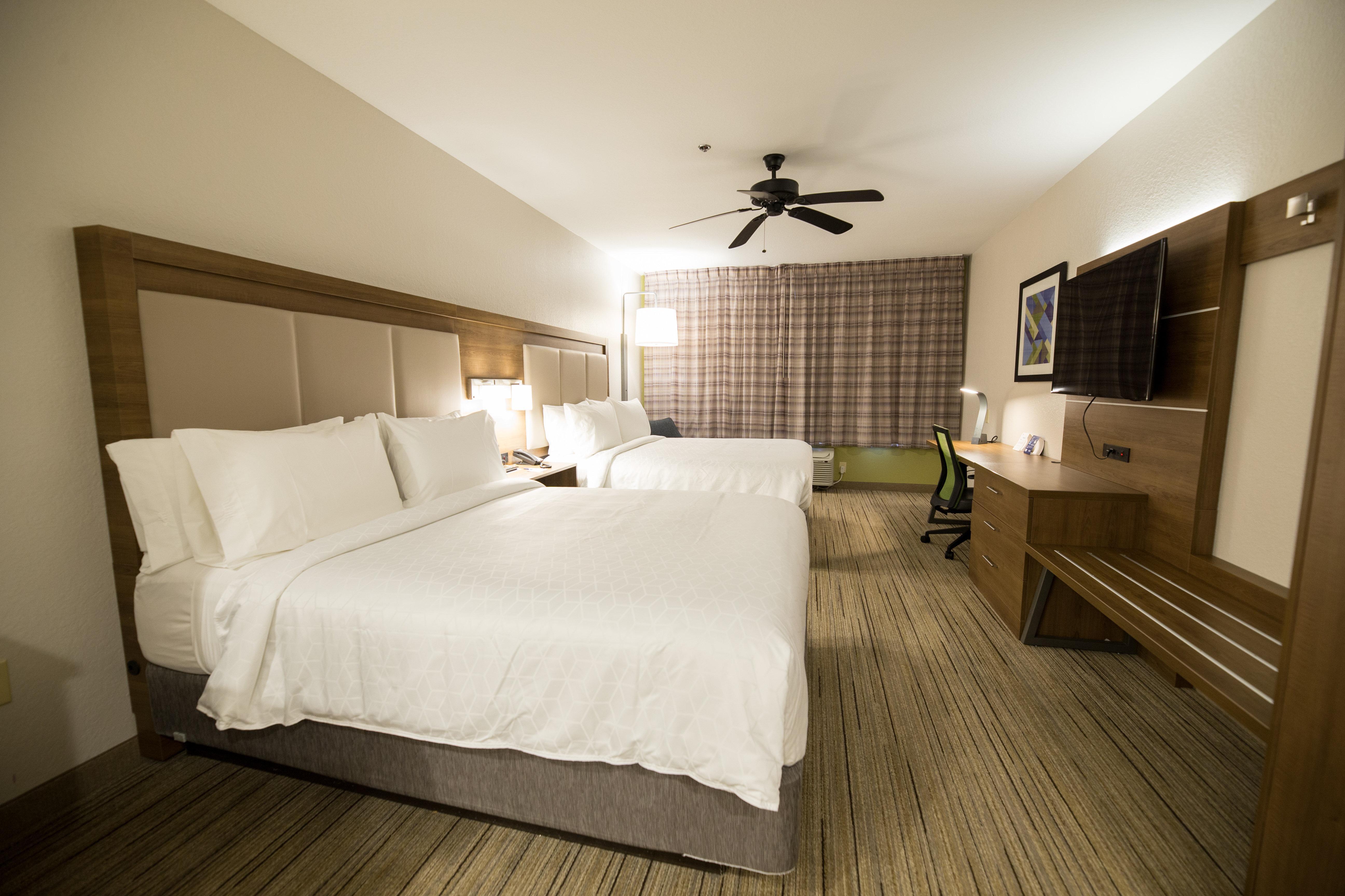 Holiday Inn Express Hotel & Suites Clinton By Ihg Exterior foto