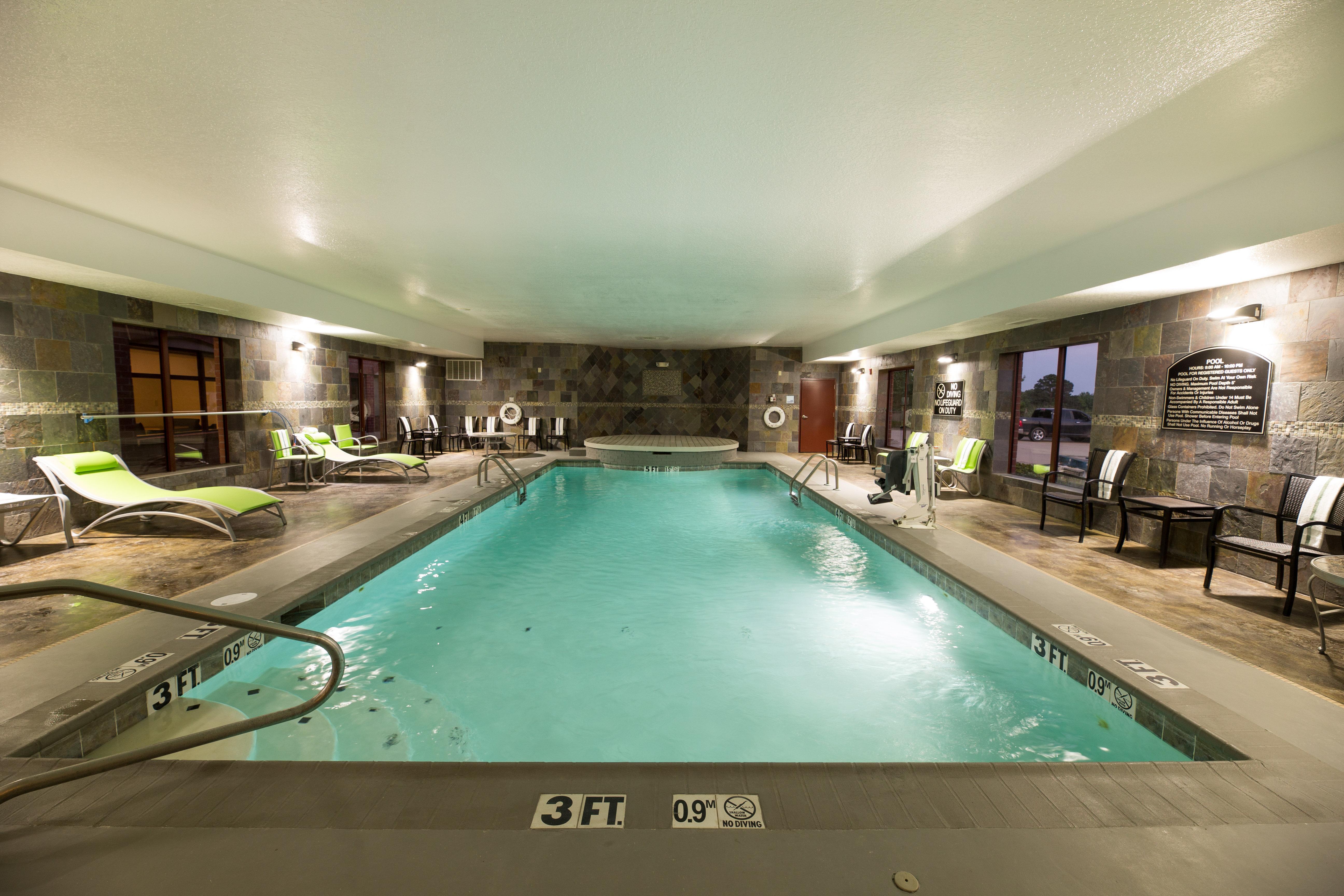 Holiday Inn Express Hotel & Suites Clinton By Ihg Exterior foto