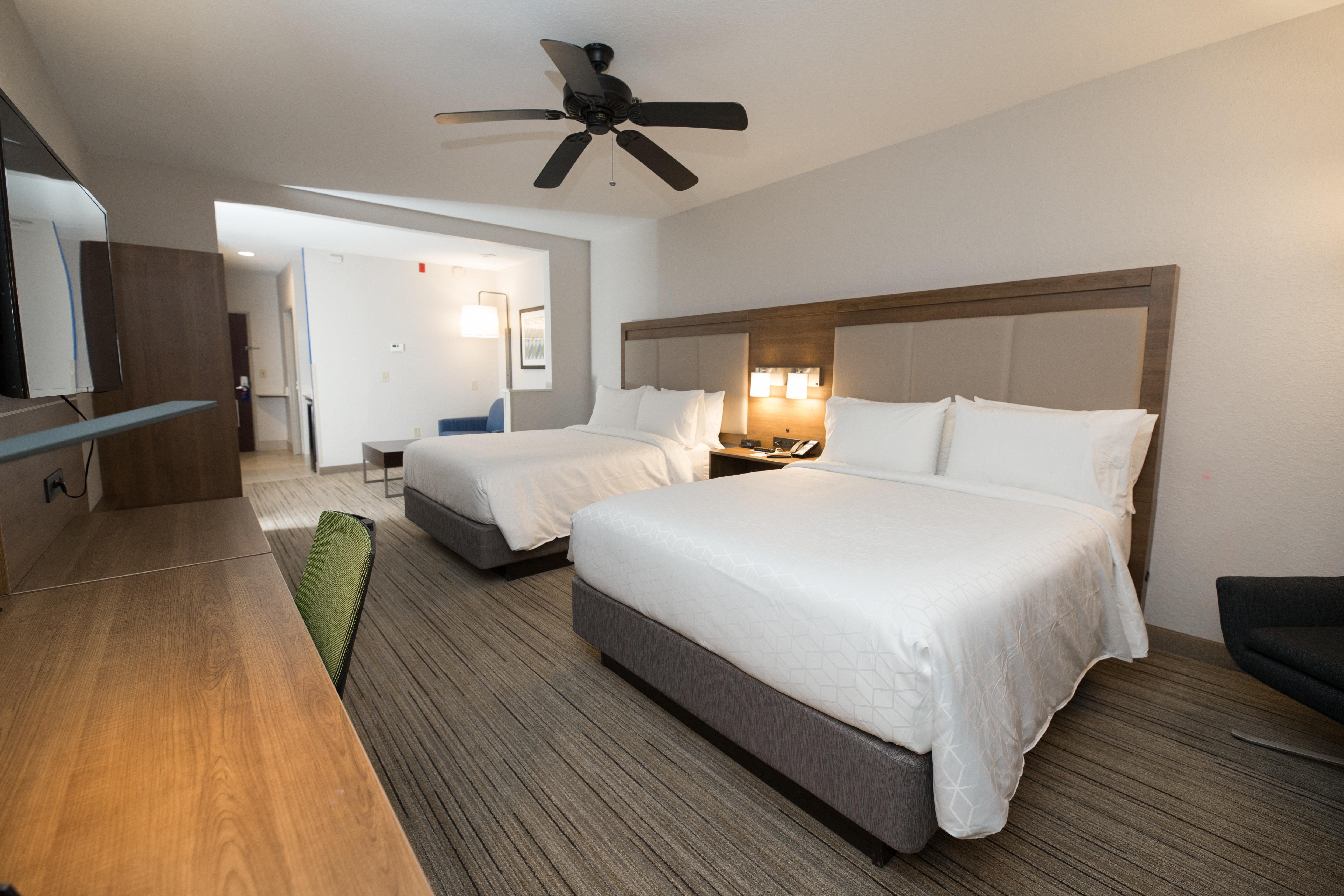 Holiday Inn Express Hotel & Suites Clinton By Ihg Exterior foto