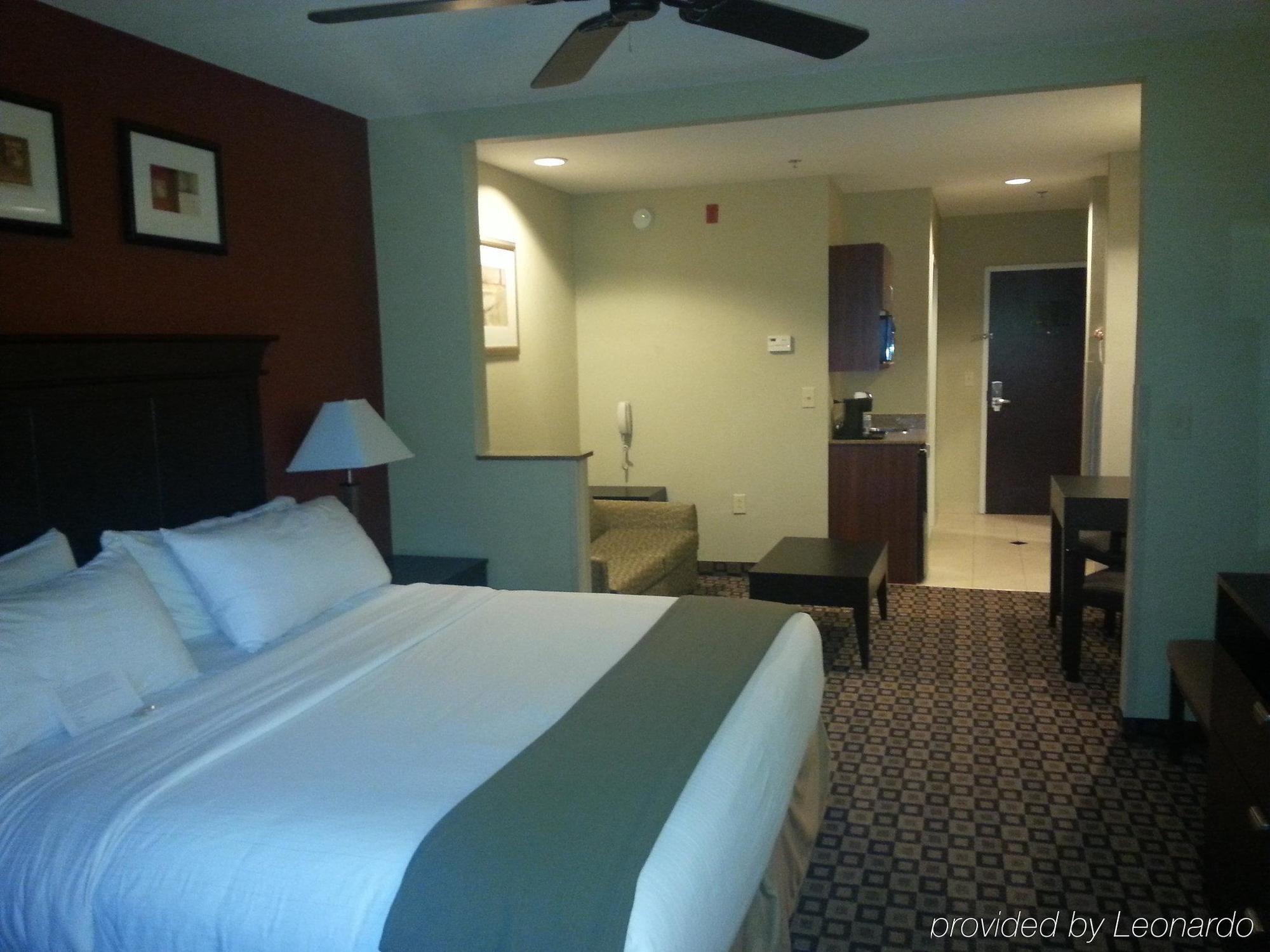 Holiday Inn Express Hotel & Suites Clinton By Ihg Exterior foto