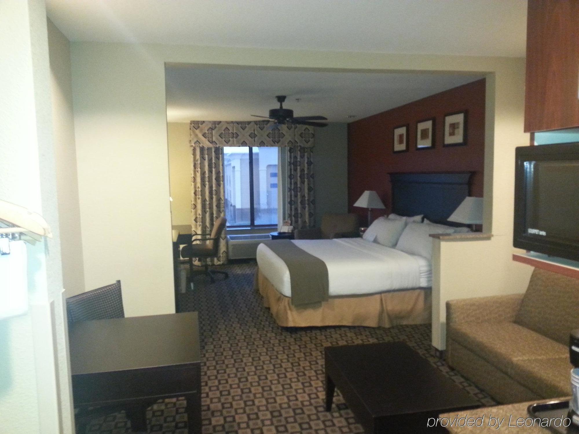Holiday Inn Express Hotel & Suites Clinton By Ihg Exterior foto