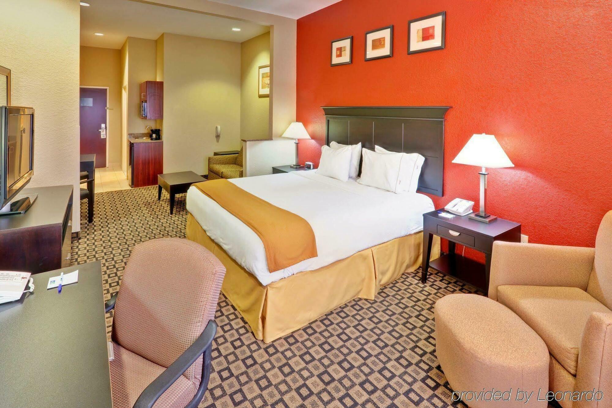 Holiday Inn Express Hotel & Suites Clinton By Ihg Exterior foto